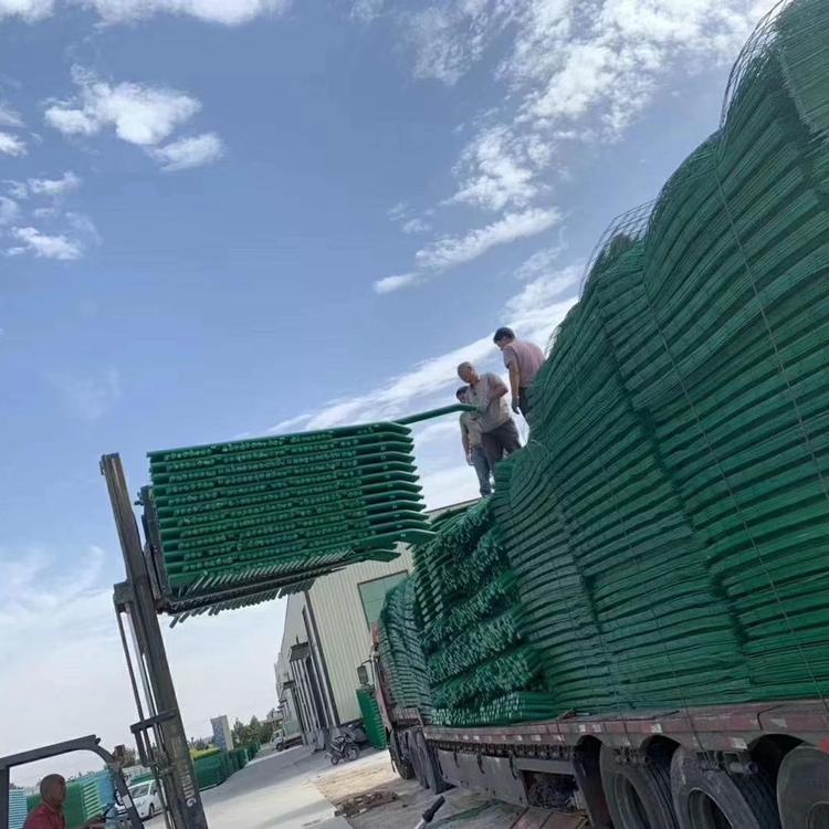 武漢廠區(qū)圍欄網(wǎng) 工廠護欄網(wǎng)批發(fā) 浸塑護欄網(wǎng)